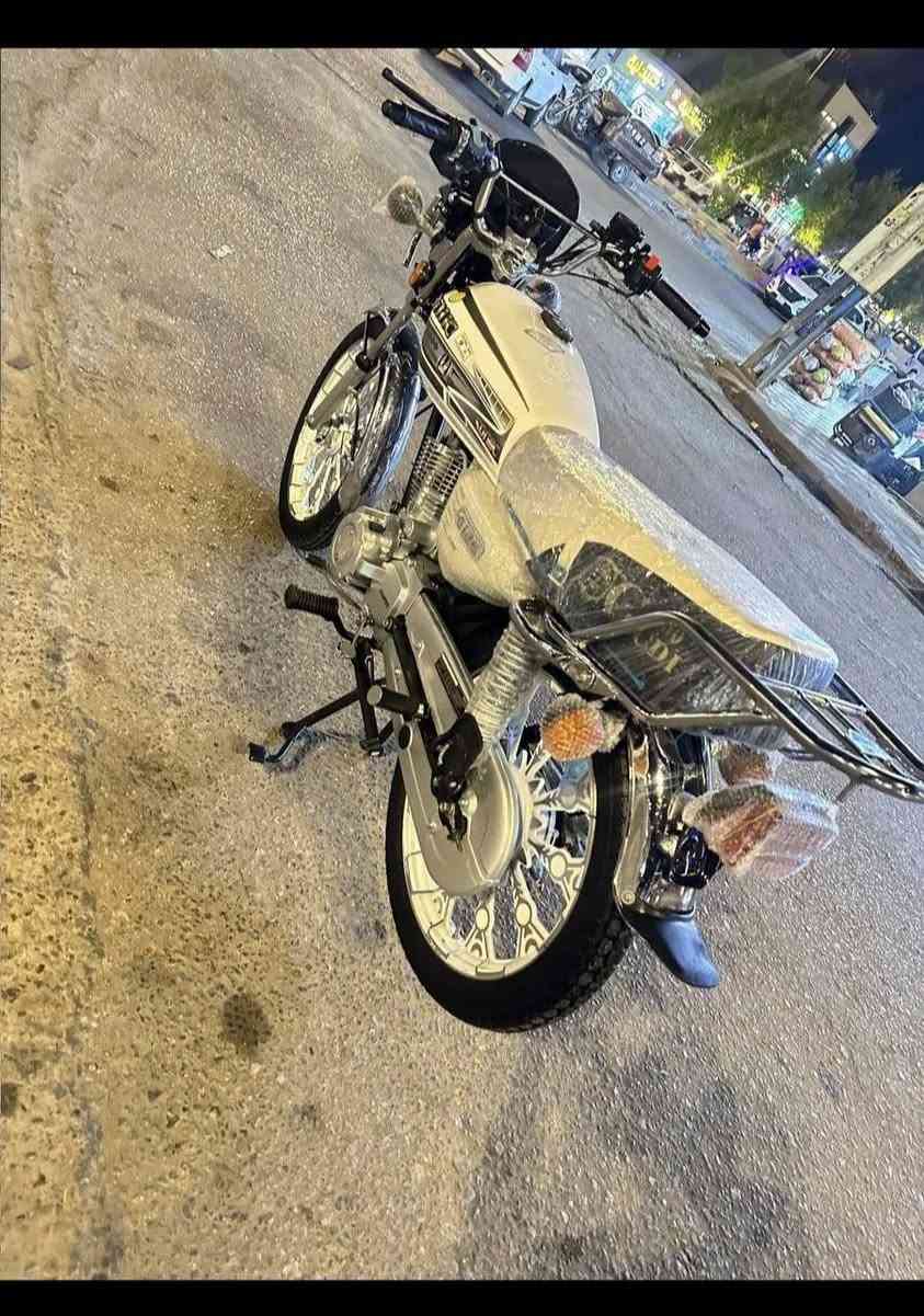 سيفان خمسة كير رقم  سنويه نجف راسك بارد من لمرور😂 موديل٢٦ صارلها ايام مكاني كوفه***********  واتساب  لايلون بيها لصندوك بس علمود مسواك لا اكثر
