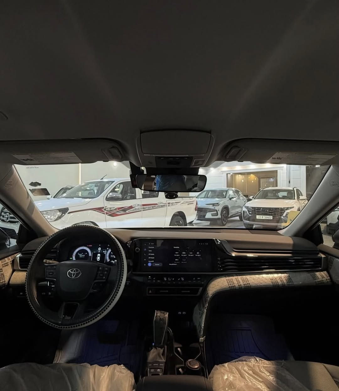 كامري 2025 XLE ابيض صدفي
هايبرد
ماشية 3 الف فقط 
قبغ جنطة مبدل بنيد مبدل بدون ايرباك
مقاعد جلد وكهرباء  
داخل لونين
وستيرن تسخين
• ⁠• بصمة 
• تحكم ستيرن
• رادار امامي 
• رادار خلفي 
• كامرة خلفية 
• مري جانبية كهرباء + اشارة 
• مثبت سرعة 
• نقطة عمياء
• هندبريك دكمة 
• تحديد مسار  
• منافذ تايب سي 
• شاحن لاسلكي 
بعد بيهة هواية مواصفات
السعر 225 
***********
