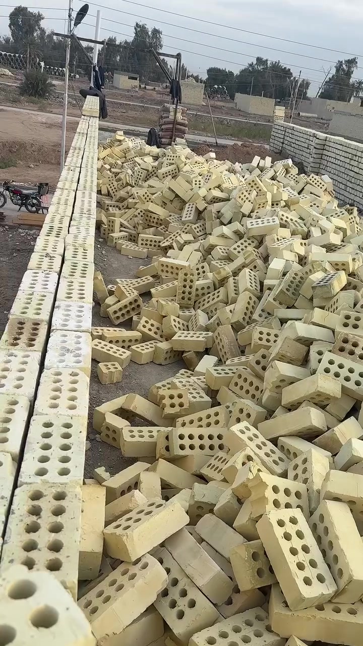 عروض الهيكل ١٨٥ الف🏗️ درجة اولى👷🏻 ذرعة سقف💪
العرض يشمل مساحات 150m فما فوق طابقين (حصرا)
1ــ تهيئة الارض ورفع الانقاض + فرش جلمود و سبيس نوع النباعي مع الحدل الممتاز .
2ــ استخدام المبيدات ضد حشرة (الارضة) + عمل منظومة ارضة + فرش طبقة من النايلون الزراعي السميك .
3ــ عمل المجاري من نوع الامل الشريف المصري .
4ــ اساس نوع رفت بارتفاع 40 سم مسلح بواقع شبكتين بحديد ff العراقي او سابك السعودي مع عمل جسور بقطر 16 ملم تحت جميع الجدران .
5ــ كونكريت مركزي C35 من شركات معتمدة محلياً و خاضع للفحص .
6ــ عمل (بتلو) بارتفاع 20 سم و البناء بالطابوق الاصفر من معامل النهروان الخاضع للفحص و قليل الاملاح .
7ــ ارتفاع البناء لكل طابق 330 سم . 
8ــ عمل سقف كونكريت بسمك 20 سم مسلح شبكتين بحديد قطر 12 ملم مع عمل جسور ( رباطات) على جميع الجدران و بارتفاع (30) سم .
9ــ بناء بيتونة بارتفاع 3 متر مع اضافة مردات ماء + ستارة بارتفاع 130 سم .
10ــ تنظيف الموقع و رفع الانقاض وتسليمه الى صاحب الدار مكتب المتميز تطوير العقاري***********(العمل داخل بغداد فقط)
