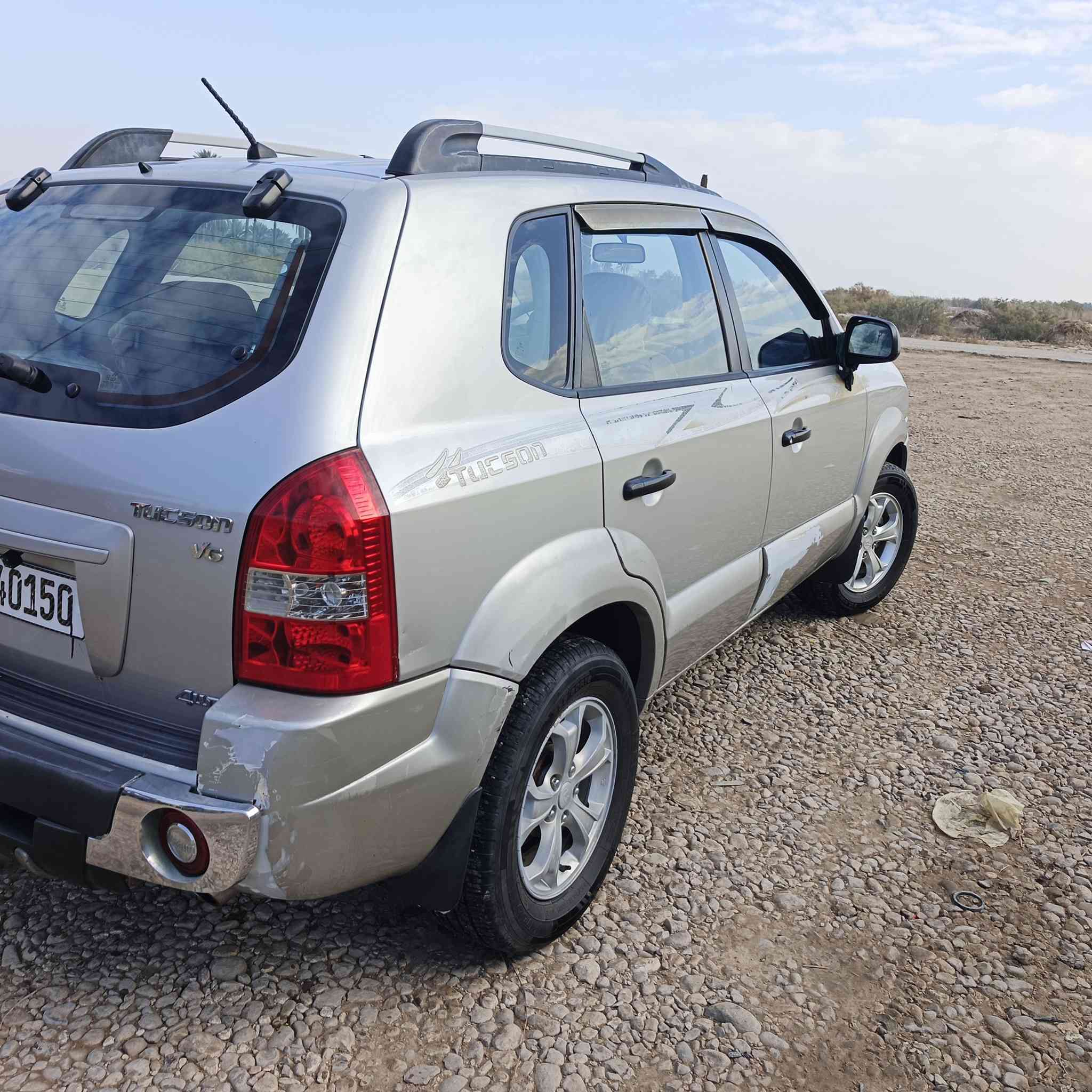 السلام عليكم للبيع توسان موديل 2009خليجي رقم بغداد مكفوله  ماعده بارد ابخشم البنيد مكدار اربع اصابع 
مواصفات فور ويل تبريد تدفئه كشنات كامره خلفيه محرك سته سلندر حجم المحرك V6 2700
محرك كير مكفولات
تخم تاير جديد
السعر 125 أوبيه مجال 
مكان السياره بابل الشوملي خيكان رقم الهاتف ***********واتساب هم بيه
