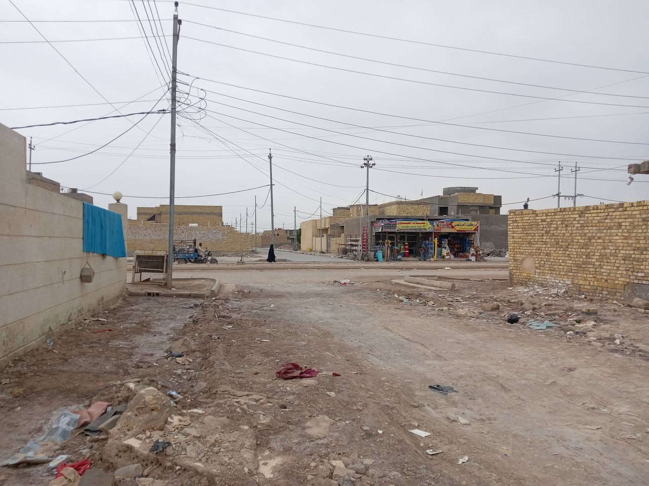 قطعه للببيع مساحته 200متر بالسفحه الثانيه بصف الركن 
ملاحظه ماال تعويض المتجاوزين
الاستفسار الاتصال
***********
