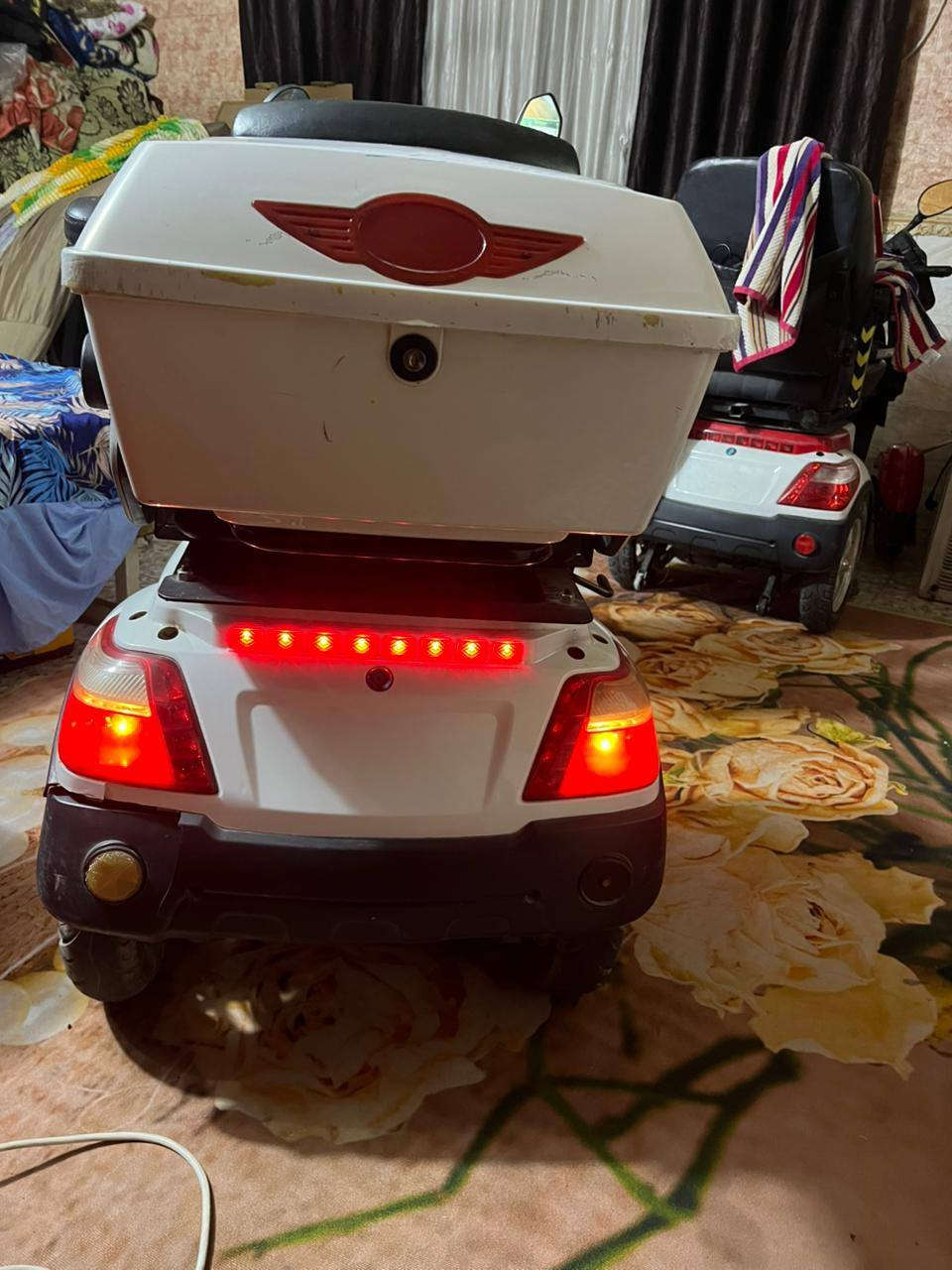 دراجه رباعيه شحن بطاريات جدد انطي بيهن ضمان المكان البياع 
***********
