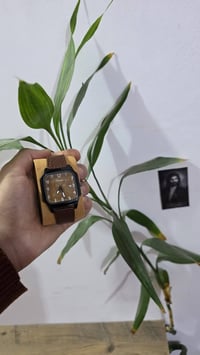 مربع • أرقام عربية • عقارب مضيئة