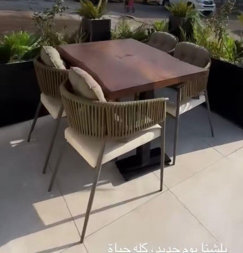 للبيع كراسي صناعه تركيا طلب خاص مستعمله شهر السعر 90 الف للكرسي الواحد للاستفسار ***********
