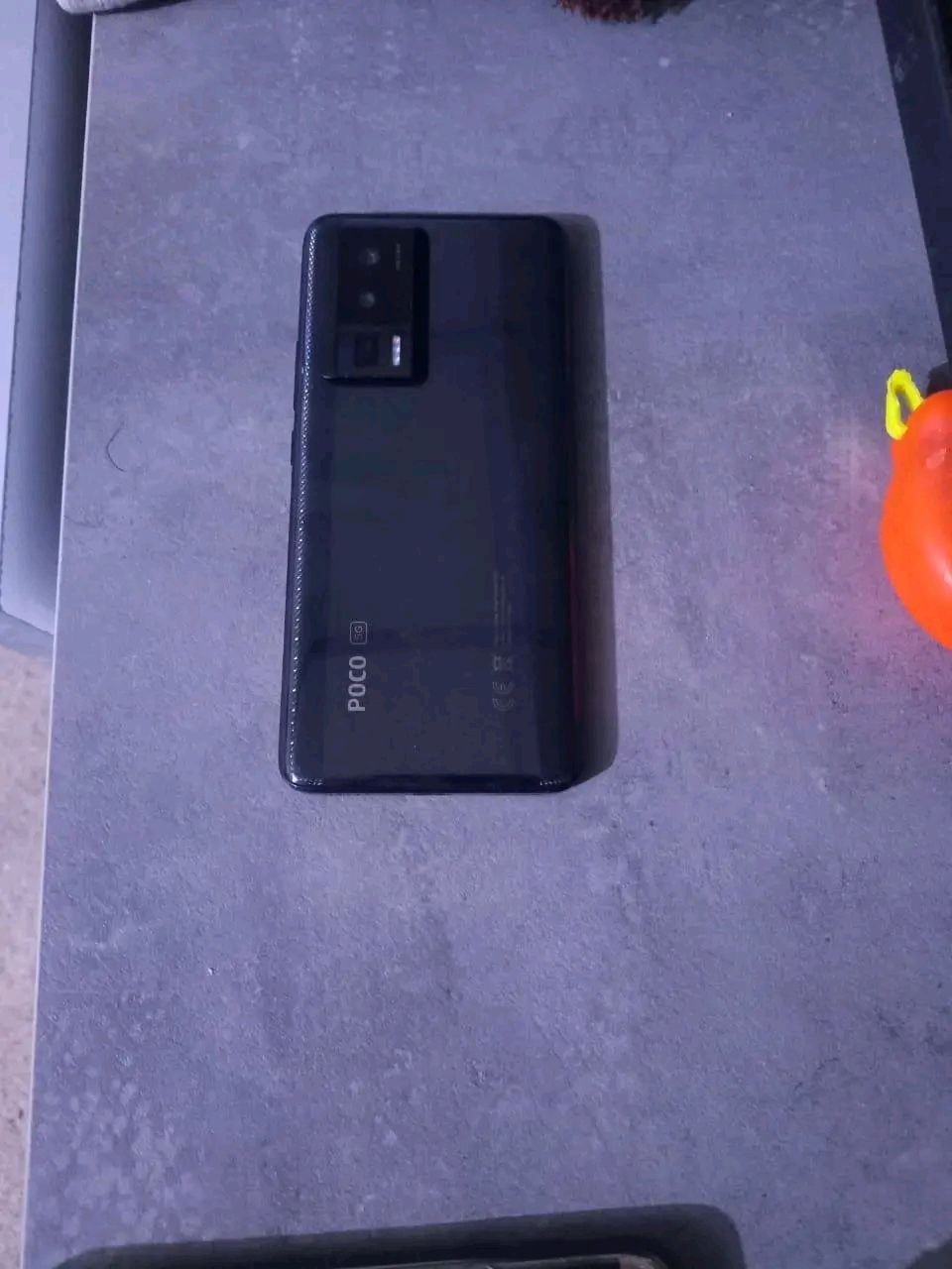 بوكو 5G  f5
• ذاكرته 256  وعشوائيه 12G
• المعالج: Snapdragon® 7+ Gen 2 (بمعمارية 4 نانومتر)
• الشاشة: Flow AMOLED بتردد 120Hz ودعم 68 
• الكاميرا: ثلاثية بدقة 64 ميجابكسل مع مثبت بصري OIS لتصوير فيديو وصور ثابتة واحترافية.
• البطارية والشحن: بطارية 5000mAh تدوم طويلاً مع شحن توربو فائق السرعة 67W .
• الصوت: سماعات ستيريو مزدوجة مع دعم Dolby Atmos.
• التصميم: وزن خفيف جداً (181 جرام) وسماكة نحيفة (7.9 ملم).
السعر  ١٧٥ الف
يوجد توصيل


**إذا كنت صاحب هذا الإعلان وتريد حذفه لأي سبب، رجاءا أرسل رسالة إلى الدعم الفني**