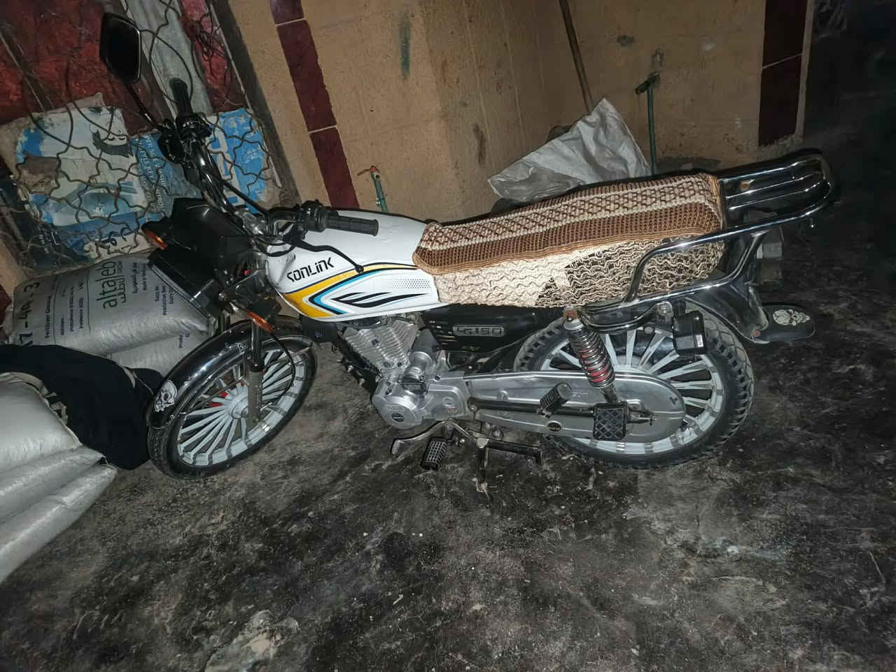 مكلف بل نشر 
اخوان موديل 2024

الصور ضالماته انضف من الصوره 
اوراق كامل محرك ماممدود عليه سبانه 
يكول صاحبهه عل 140يريد يقلع 😂
للامانه دراجه فول من كلشي ابالك 
مكان الدراجه قريب عل زيدان بيك خير ودلل 
رقم  ***********
سعر 700وبيه كل المجال
