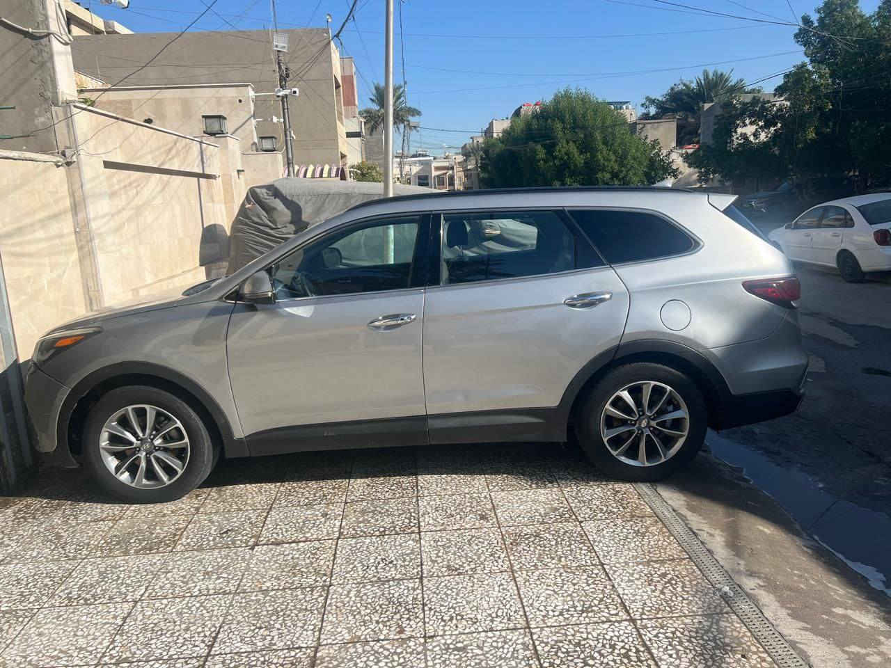 سنتافيا كراند 2017 امريكي
ستة سلندر 
رقم بغداد
معروفه مواصفاتها تحكم مقاعد كهرباء 
كشنات تدفئة 
سبعة راكب 
كير جديد 
منزل صورة الحادث 
***********
