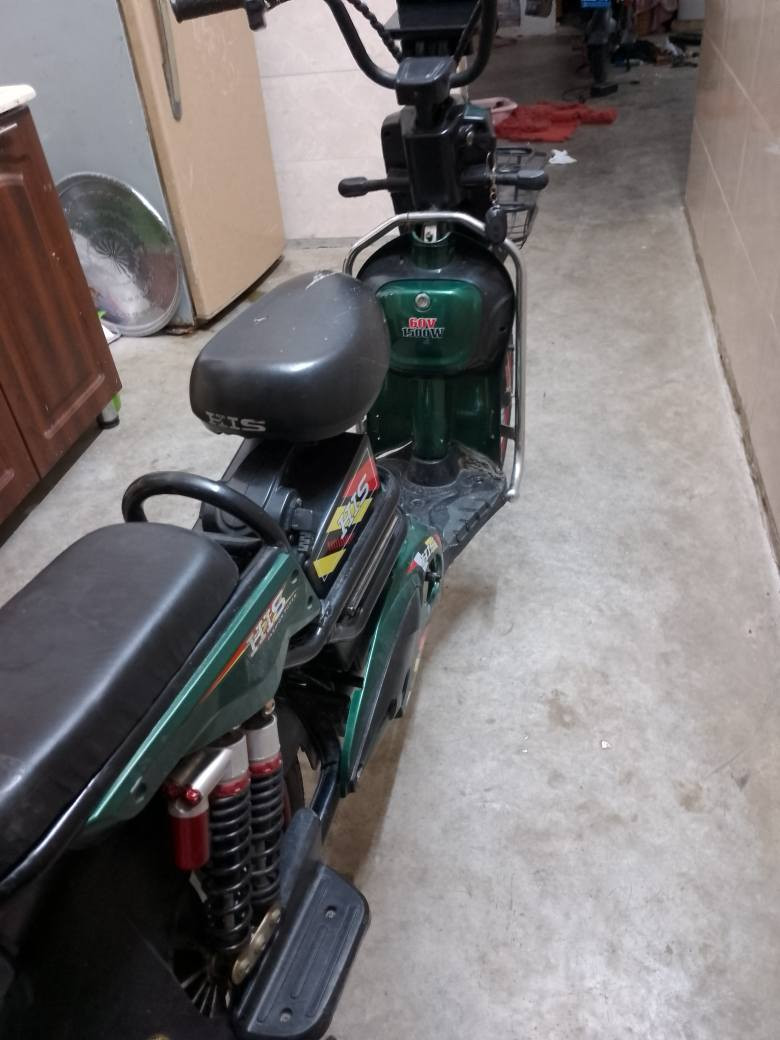 دراجة شحن نوع Hisخمس بطاريات كهربائيات اشاير لدات جانبية بصمتين وسويجين وكارت تشتغل اربع سرع  بغداد الحسينية السعر 200وبيها مجال ***********واتساب ايضا موجود بغداد, العراق
