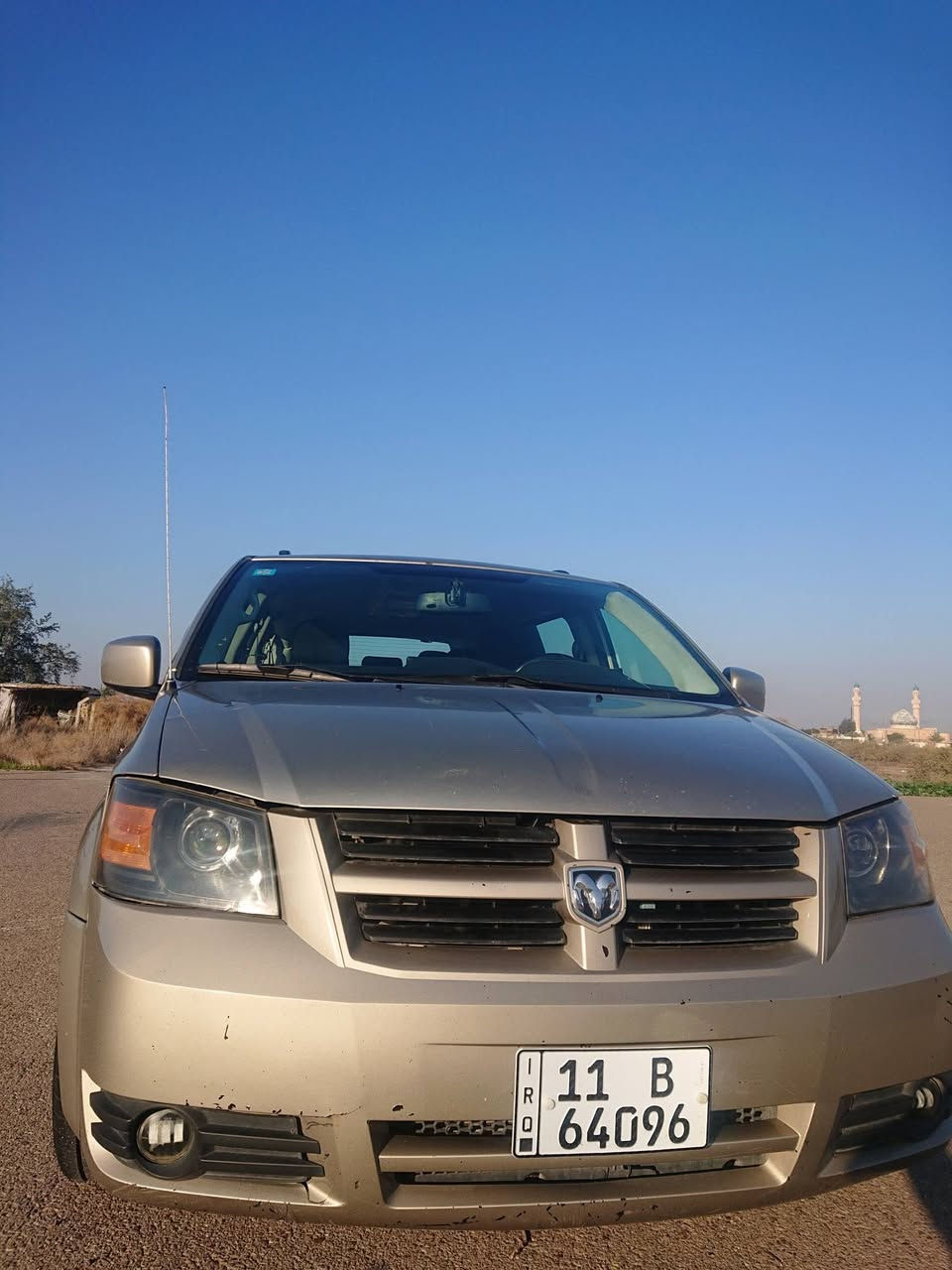 السلام عليكم من رخصة الادمنية المحترمين 
للبيع دوج كرفان ٢٠٠٨ بغداد رقم انكليزي فول كهرباء بيبان وجنطة وجام وكشن السائق كهرباء باتري جديد تخم تاير لايت زنون وبلوجكتر لونين ابيض واصفر شاشة كامره خلفية صدر خلفي امامي جديد بيها منظومه غاز شغالة داخلة كلين بيها قطعتين صبغ والسونار مرفق بالصور نقص فريز تدفئه بي ليك وتكلفته بسيطه تبريد ثلاث قطع شغال مكان بغداد السعر ١١٥$ قفل للاستفسار الاتصال او على الخاص او واتساب ***********/*********** تحياتي واسف على الاطاله
