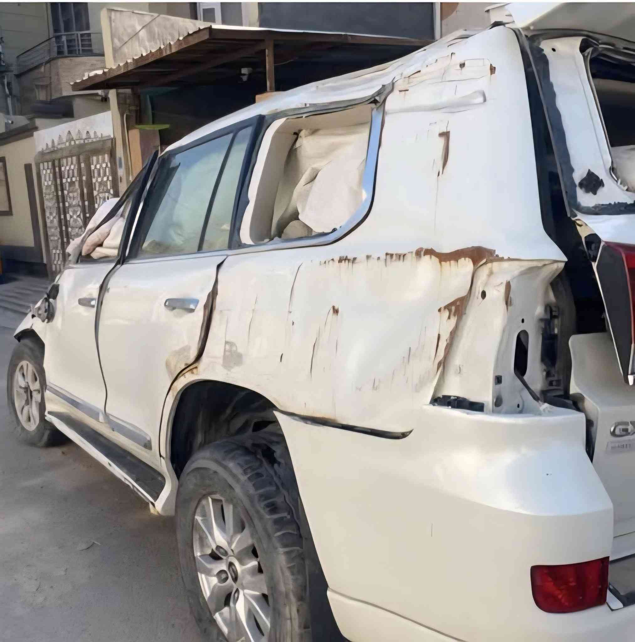 سلام عليكم 
لاندكروز 2018 رقم بصرة انكليزي بسمي تحويل ثاني يوم مكينه 8 سلندر فول مواصفات بانزين ابيع على حادثها 
البصره
السعر:اتصال  
***********
