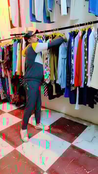 ملابس • للبيع • عرض