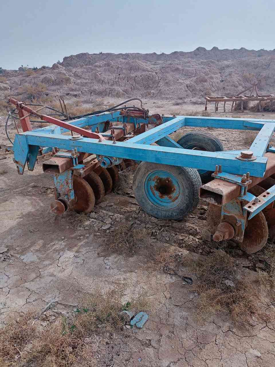 دسك للبيع حجم 24محور 20 شغل حداديه جاهز لعمل المكان
واسط الزبيديه 
***********
