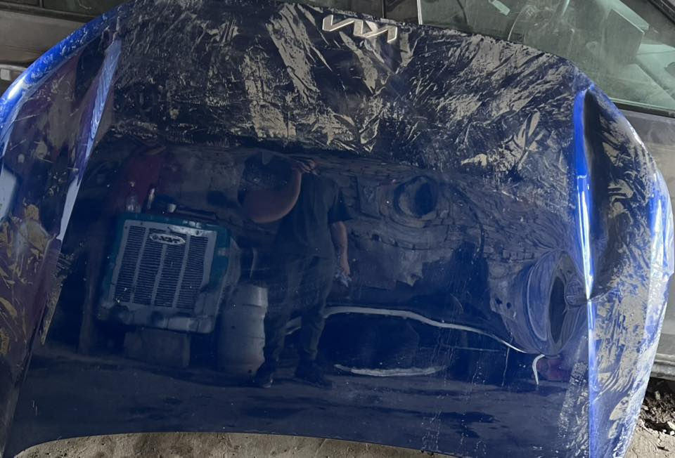 السلام عليكم للبيع بنيد كيا k4بي طخه خفيفه بل حافه ورصعات زغار مكانه بغداد سعرة 400$ للاستفسار (***********)
