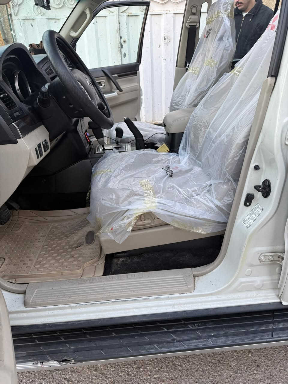 السلام عليكم
باجيرو موديل 14 مكفولة من الضربة والصبغ 
الفئة حبتور مواصفات معروفة 
فتحت سقف 
كشنات كهرباء 
مري شفط+ إشارة
دمام +تاب 10 انج 
تخم تايرات جديد قبل أسبوع شادة 
تبريد +تدفئة 
كير مكينة كهربائيات كهربائيات على الضمان 
ماشية 89 كم سيارة جديدة جاهزة من كلشي
رقم بغداد مشروع وطني بسمي
اتصل واني خادم *********** هذا الرقم بي وات ساب متواجد في أي وقت
