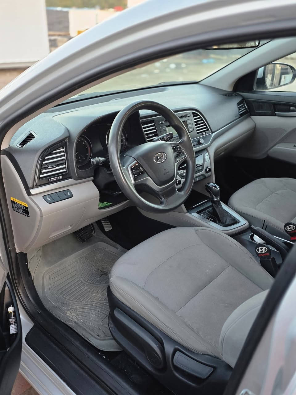 سلام عليكم النترا 2017 وارد امريكي بيها قبق الجنطه مصبوغ وبيها ظربه  بسيطه طخت دراجه باب الصدر تم تعديلها وصبغ+ طخه بدوسه محرك 2000 رقم بغداد محرك كير خير من الله حداديه % تخم تاير كذالك السونار مرفق بلمنشور السعر 125 وبيها مجال السياره موجوده بكربلاء التواصل ع الرقم ***********
