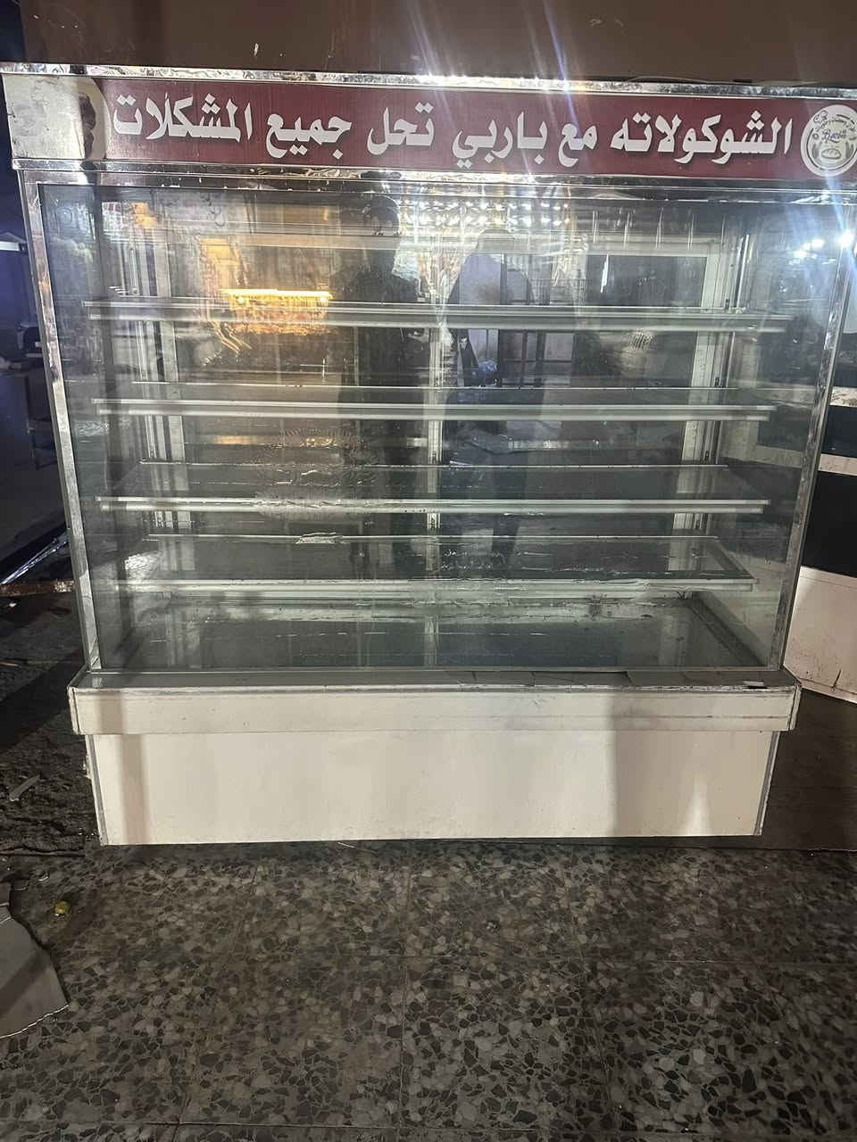 السلام عليكم
فرن طبقي 3 خانات 
9 طاولي

خلاطات عدد اثنين
60 لتر 
30 لتر 

برادات عدد اثنين 
مساحه 180 

***********
