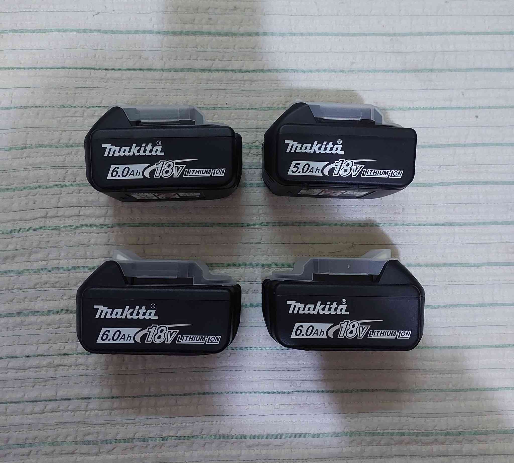 سلام عليكم 
للبيع بطاريات ماكيتا 18 فولت 3 قطع 6 امبير وقطعة وحدة 5 امبير جديد ما مستخدم انطونة بيهن سعر وبلعافية على الياخذهن توصيل موجود


**إذا كنت صاحب هذا الإعلان وتريد حذفه لأي سبب، رجاءا أرسل رسالة إلى الدعم الفني**