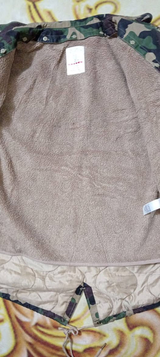 السلام عليكم قماصل عسكريات العدد اثنين واحده منهن روماني الاصلي نضافه 100/70 والثانيه عسكريه مبطن بفرو  نضافه 100/100 يوجد توصيل لجميع محافضات العراق للنتصال عل الرقم ***********
