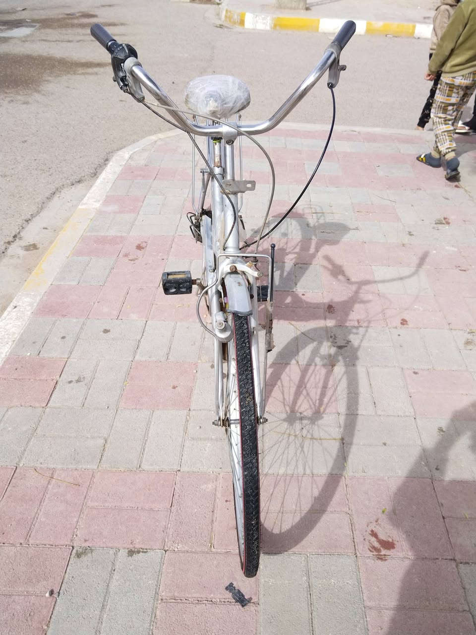 سلام عليكم
باسكل للبيع 

الباسكل حجمه 27

الباسكل جوب وتاير خير من الله بعدهن جديد 

كير وبريك شغلات 

السعر 70 وبي مجال للشراي
العنوان /الرمادي 5 كيلو 
الرقم /***********
