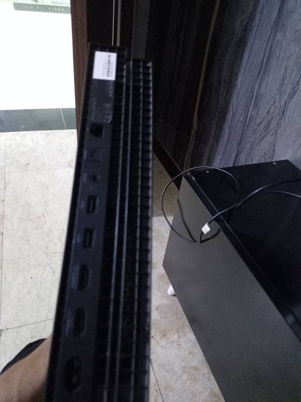 السلام عليكم شباب، متوفر جهاز Xbox One X نظيف جداً وبحالة ممتازة (شبه جديد) للبيع. الجهاز غني عن التعريف بقوته وتشغيله للألعاب بدقة 4K حقيقية وأداء سلس جداً.
📌 المواصفات والتفاصيل:
المساحة: 1 تيرابايت (1TB).
الحالة: نظيف جداً، خالي من أي عيوب أو مشاكل، وما مفتوح نهائياً (لوك ستيكر).
الملحقات:
يدة تحكم أصلية عدد [ 2 ] بحالة ممتازة.
واير الطاقة (Power Cable) + واير HDMI الأصلي.
💰 السعر:
[275 ألف دينار] 
📍 مكاني بغداد توصيل ماعندي
📞 للتواصل والاستفسار: يرجى مراسلة الخاص (الدايركت) أو الاتصال على الرقم: [ *********** ].
ملاحظة: الجهاز للفحص والمعاينة قبل الشراء للتأكد من نظافته.
