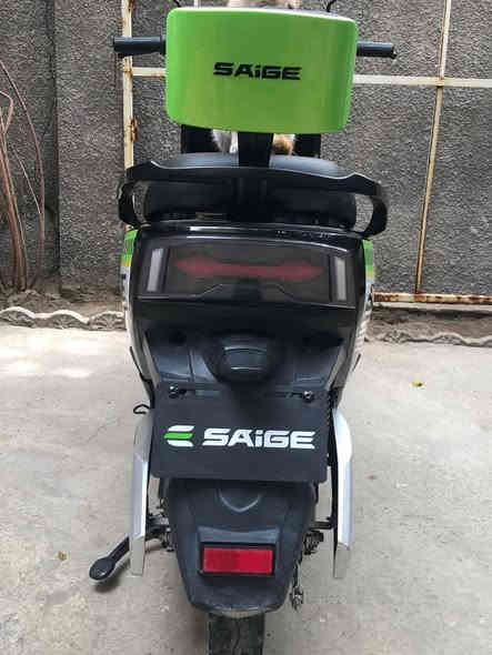 للبيع دراجة شحن SAlGE
6 باتري 
المواصفات
2 بصمات فتح وقفل وتشغيل 
2 سويج 
بريكات هايدرولك 
لايت زنون 3 عدسات عالي ناصي 
شاشه قرائة الاعطال 
السرعة  50 حقيقي 
منفذ شحن 🔋
السعر 700 بيها مجال بسيط جدا
مكاني بغداد الشعب 
*********** وتساب
