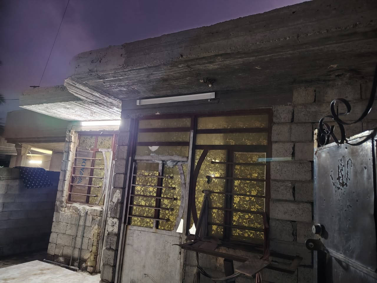 السلام عليكم دار للبيع المساحه 200متر بنيان ١٠٠ قرار 25 قرار محكمه العريفية الصمديه سدة الجنابات رقم الهاتف ***********
