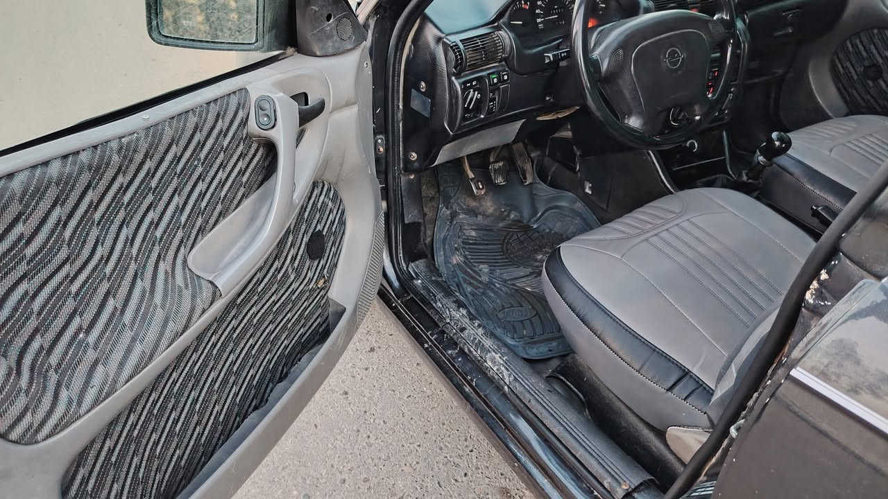 سلام عليكم استره موديل ٩٥ سنويه ٣١ رقم مصطره شرط تحويل كربون بيه جمات كهرب سلايت باور سياره فول  محرك كير شرط  *********** ***********
