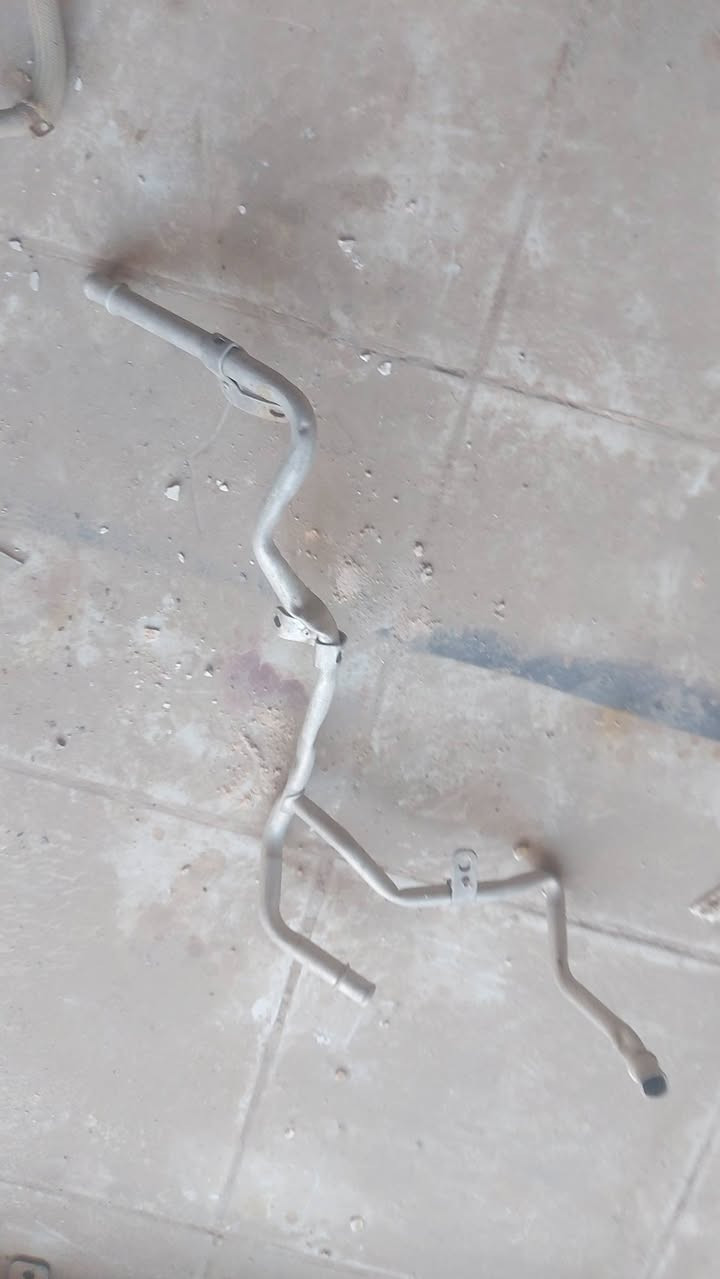 سلام عليكم 
توجد غراض جيب بزون موديل ٢٠١٧ دشبول كامل مع تفرعات وعقول أبواب ازرق دعامية خلفية فور ويل اكسل ***********
