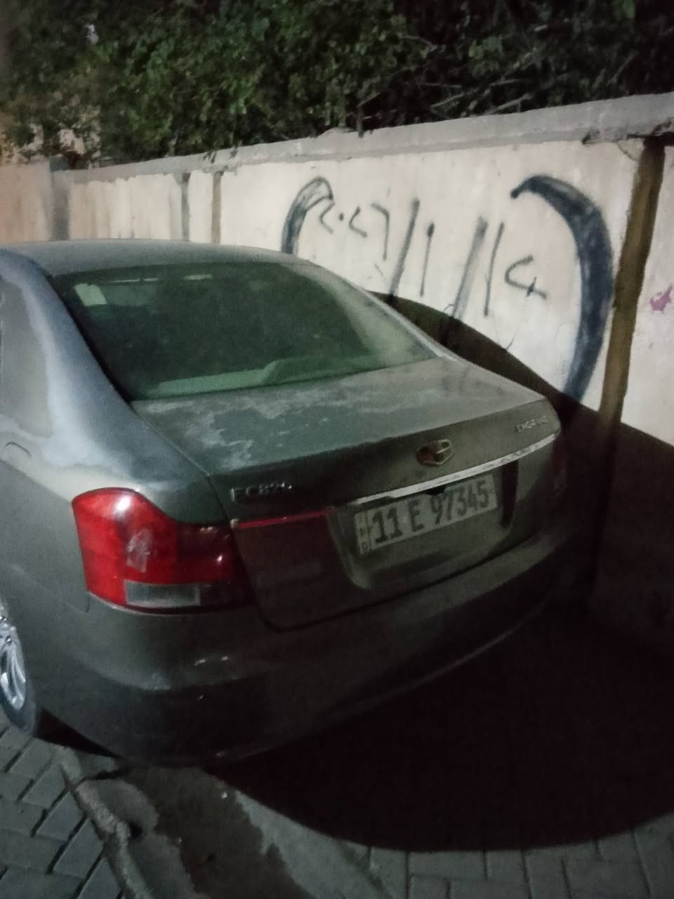 السلام عليكم. للبيع او المراوس
جيلي ام گراند موديل 2013

مكينة بلادية. مكينة وكير نضيفات 

محرك 4 سلندر حجم المحرك 2000 

تبريد شغال ثلج 2 قطعتين تبريد 

فتحة سلايد 

كشنات جلد لون بيجي 

بردة خلفية بلادية 

حساسات خلفية بلادية 

شاشة كامرة دوارة 

جام اوتو ينزل ويصعد 

لايتات لد امامي خلفي 

رقم بغداد جديد بسمي السيارة 

السعر 70 وبيها مجال 

السيارة صبغها جارد فقط 

العنوان بغداد مدينة الصدر 

رقم الهاتف ***********
