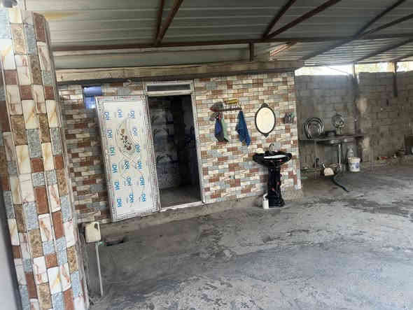 سلام عليكم بيت للبيع صاير على شارعين سند 25 طابو صرف زراعي
مساحه 500 متر محافظه بابل الحله قرب شارع 100 صاير في شارع مدرسه الطفوف المختلطه بيت كامل غرفتين وكاليدور وصاله ومطبخ مجمع صحيات خارجيه وداخليه  وفي كراج ياخذ 3 سيارت شوفت عينك وحديقه جبيره الي يريد يستفسر عن السعر أو يشوفه هذه رقمي

***********
