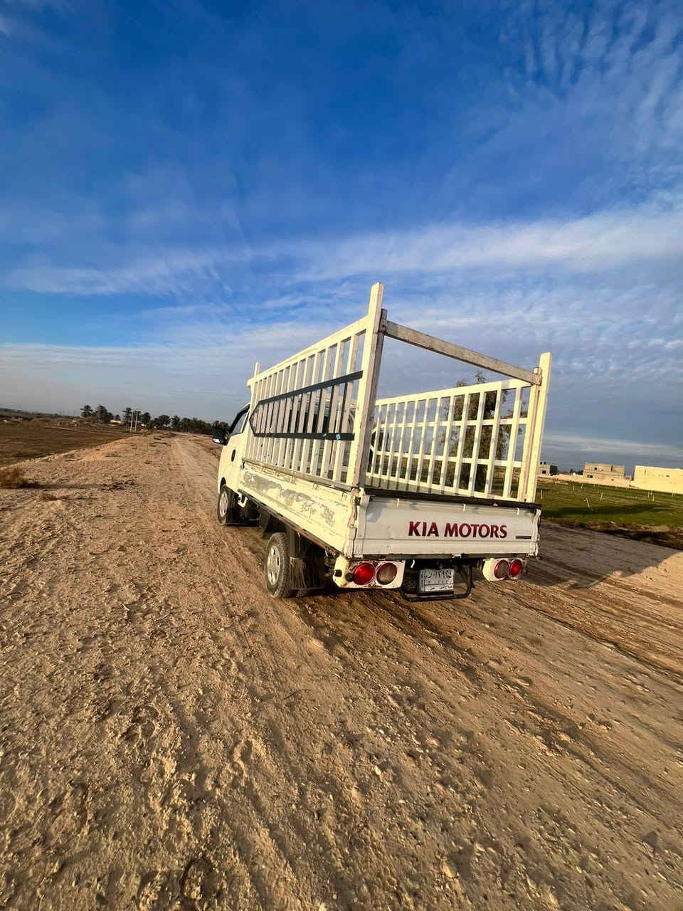 السلام عليكم كيه موديل 2013 بدون ضباره انطيك بيها شرط محرك صدر كير السياره جديده مابيها غطرت صبغ شوفت عينك المكان تكريت يرهم بيع او مراوس وتستلم بيها حصت كاز سعرها 77 وبيها مجال حك الجيه ***********
