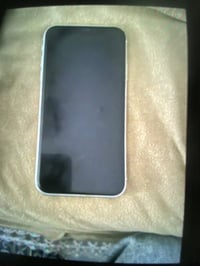 تلفون ايفون١١عادي للبيع ممفتوح ابد بي فطر بلضهر  شوفه إذا مفتوح السعر ...