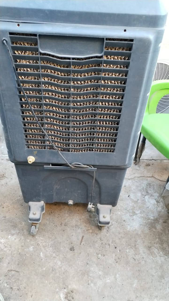 السلام عليكم كونفيرة عدد 2 للبيع 
سعر الوحده /100 الف شغالات ،3 مستويات من السرعه 
العنوان /كربلاء حي العامل 
الرقم /***********
ملاحظه/راسلني واتساب او اتصل فقط
