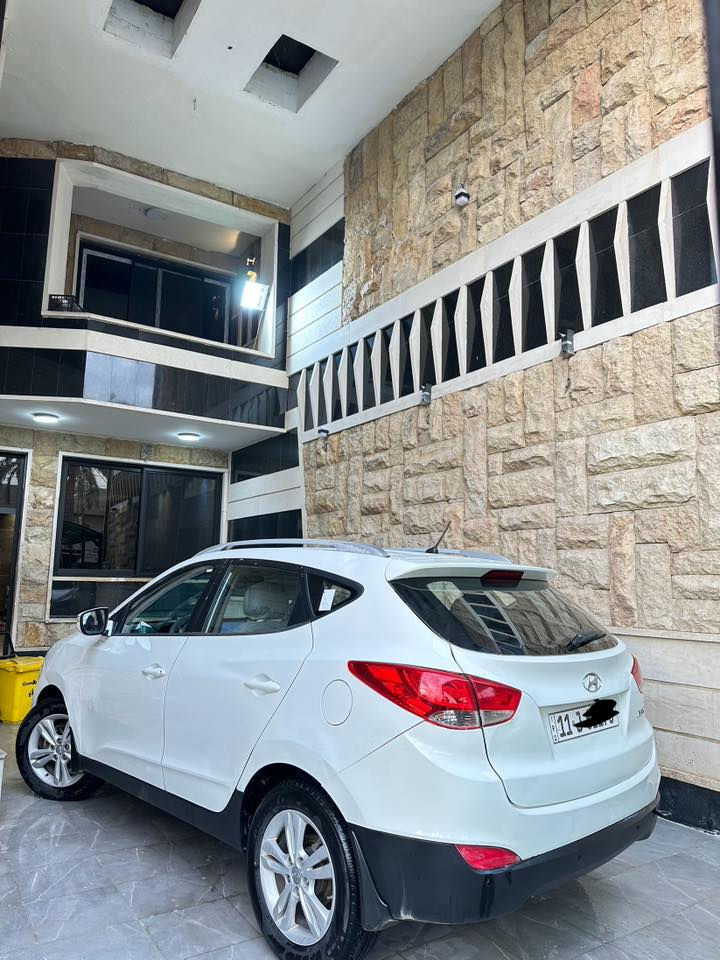 توسان
2011
خليجي
رقم بغداد انكليزي
بأسمي
ماشيه 217الف
مبدله مكينه جديده
3قطع صبغ
صبغ باب ونص اثر شخوط 
صبغ بنيد بدون شواصي. 
حافه الجنطه صبغ
مكاني بغداد الكرخ
السعر 109بيه مجال قليل
للاستفسار ***********
