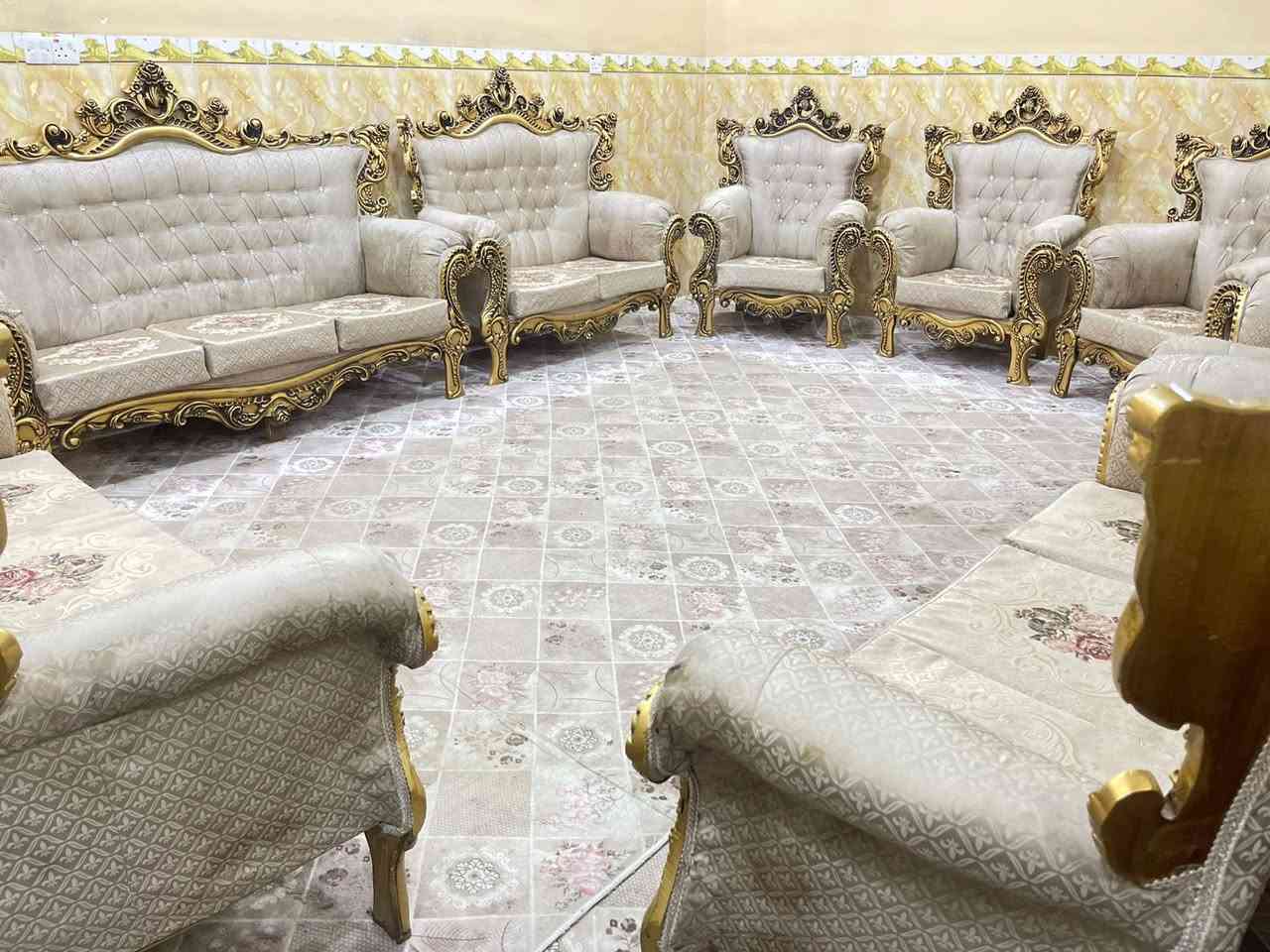 تخم زان ملكي 16مقعد نضيف كلش 
مابي اي ضرر السعر 650وبي مجال 
العنوان كربلاء سيف سعد 
للأستفسار ***********
