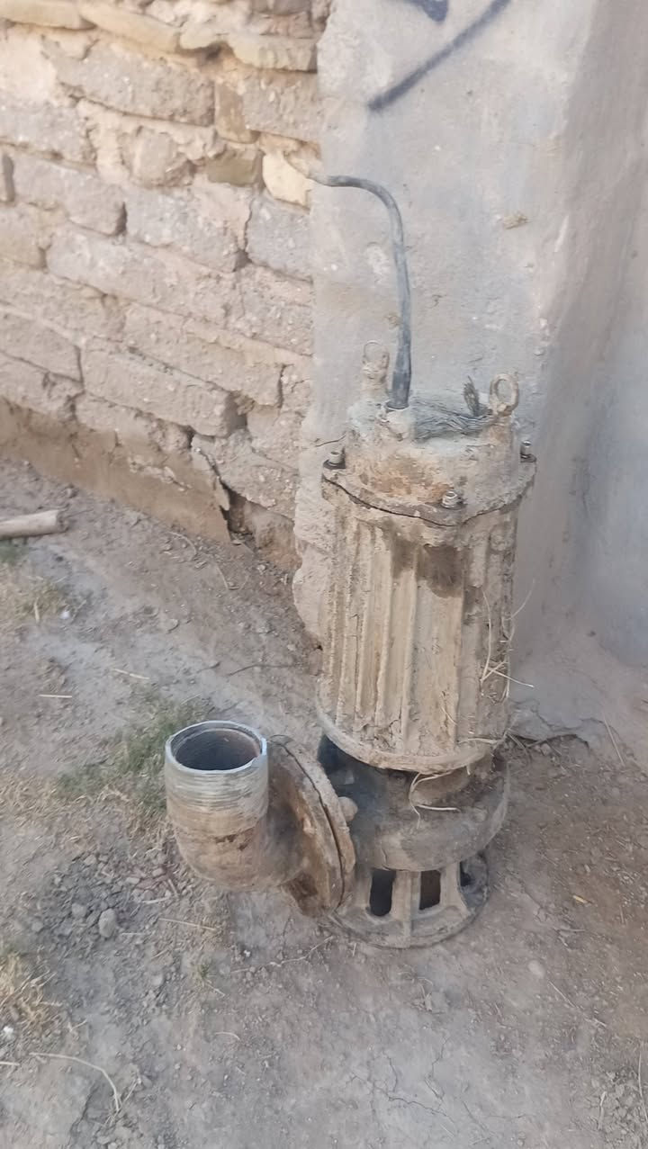 مواطير غطاسات واحد شغال واحد محترك ***********
