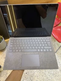 Microsoft surface laptop Core i5  جيل سابع  رام 8  Ssd 128  شاشة 4k لم...