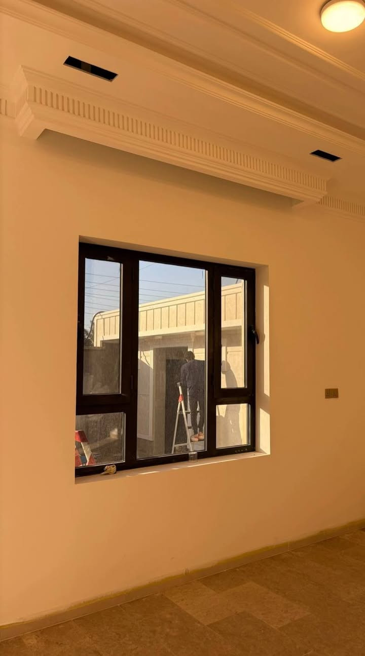 من ناحية القيارة 
تنفيذ احد مواقع معمل السيدحمد 
ابواب وشبابيك اسود فحمي
ضمان 5سنوات مواد تركية 
معمل السيدحمد /النمرود /السيدحمد
للاتصال ***********
