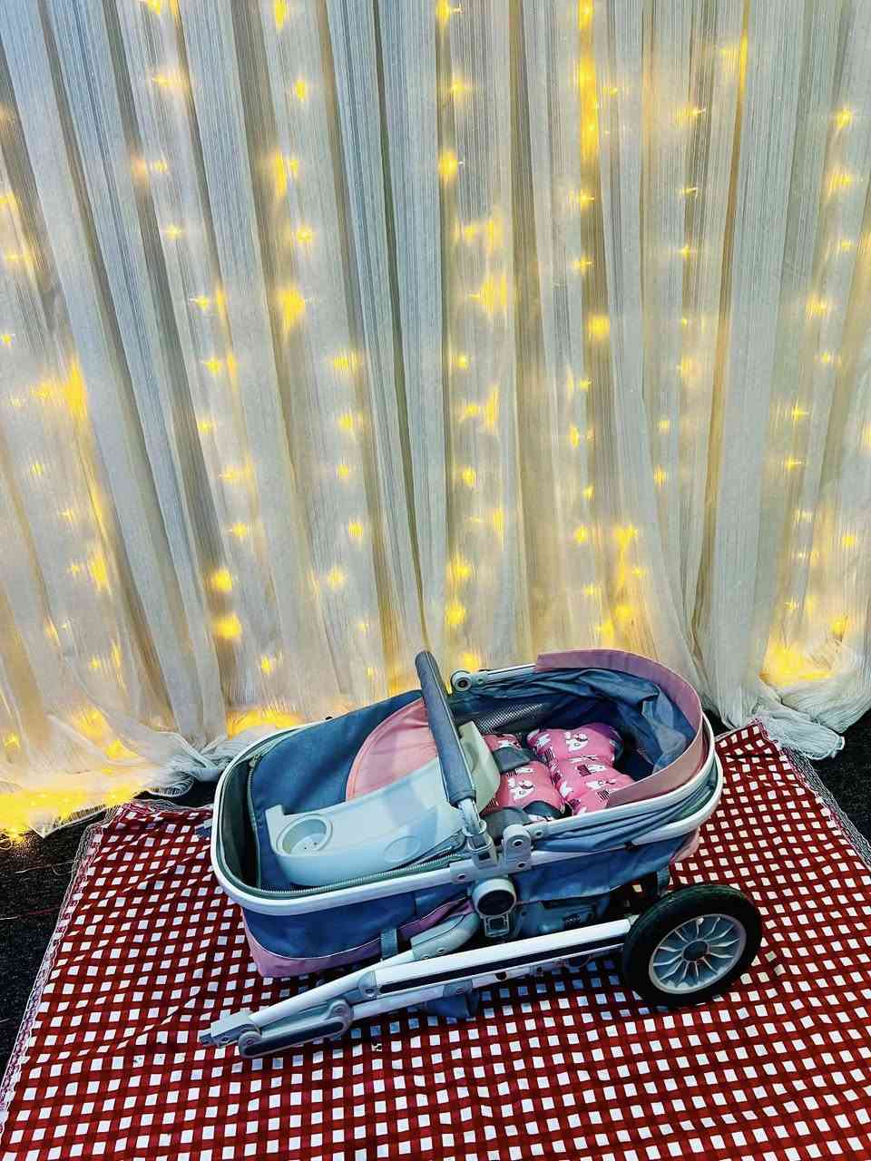 زۆر تازەیە …. دوو دەمی لەگەڵە . دانەیک میز تەعامە . دەسەکەی دەتوانی روی لە خۆت بکەی و لەگەڵ باڵا بەرز و نزم دەکرێ،  دوو دۆشەگ ی لەگەلە دەبیتە جانتاو کاریکۆتش و دەکریتە عەرەبانەی دانیشتنیش دومانگە کڕاوە ١٦٠ی پێدراوە ئەیفرۆشنە ٨٥هەزار کورکوک


**إذا كنت صاحب هذا الإعلان وتريد حذفه لأي سبب، رجاءا أرسل رسالة إلى الدعم الفني**
