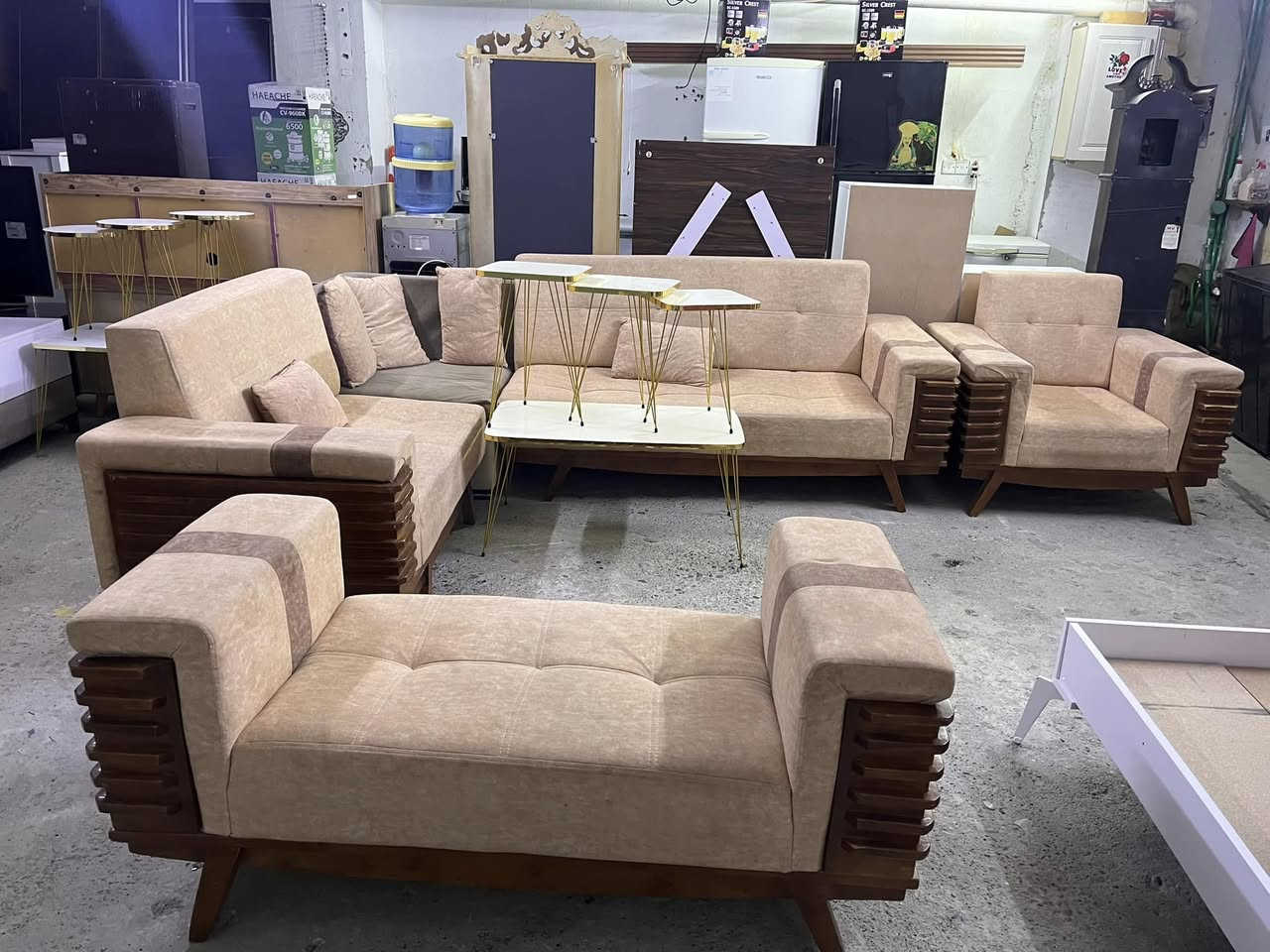 ديوان ٨ نفرات  كلاسيك  وبسعر ١٤٥ الف  مع سيت طبلات
مكان. كاني كورده. يوجود تبديل. وتوصيل 

***********

‭٠٧٨٠ ٥٩٩ ٢٢٨٨‬
