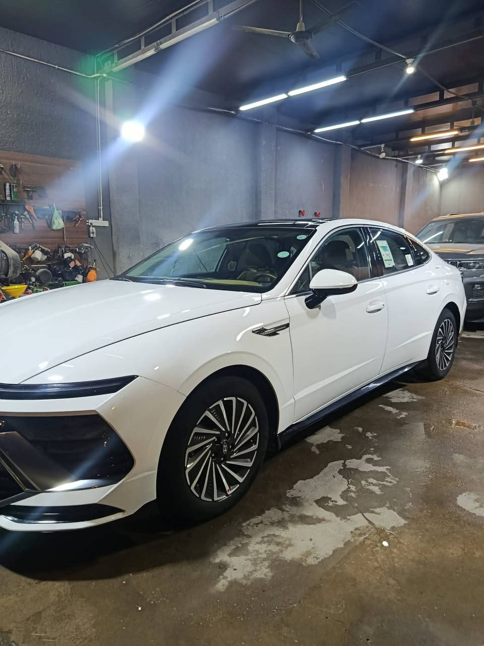 السلام عليكم
سوناتا هايبرد 2024
 فول موصفات
كفاله عامه
رقم اربيل
داخل جلد جملي
بانوراما 
بردات
اناره محيطيه
اوتو هولد
انضمت قياده سبورت و ايكو
ماشيه45 الف كيلو
السعر 235 وبيها مجال
للاستفسار ***********
