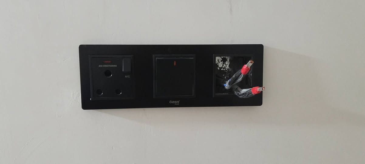 سلام عليكم
من رخصت صاحب الكروب 
كهربائيّ متفرغ بحاجه للعمل 
او اعمل بجور يوميه 
بغداد المعامل ***********
