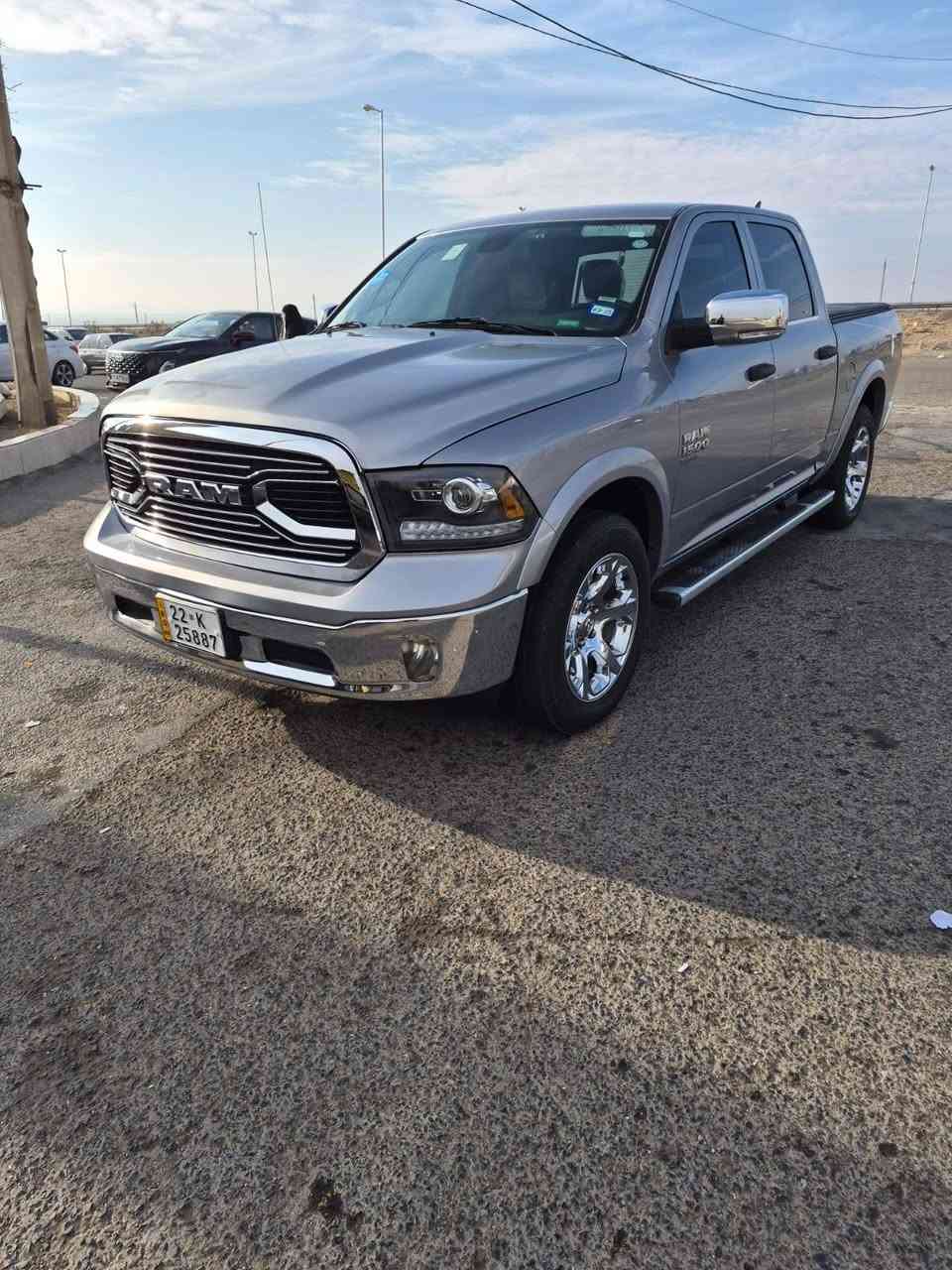 سلام عليكم
دوج رام كلاسك موديل 24 
6 سلندر 3600 
نص مواصفات كشنات جلد وكهرباء شاشه كبيره مري شفط   يعني بدون سلايت وبدون بصمة 
حادثها خفيف جدا صبغ نصف البنيد فقط ومخلي رقم شاصيها بلاعلان 
رقمها اربيل باسمي اني مرقمها بايدي 
ماشيه 30 الف حاليا جديده جدا 
قفلها 260 بيع فقط 
وبيعها فقط تحويل باسم المشتري ماسوي وكاله 
رقمي ***********
