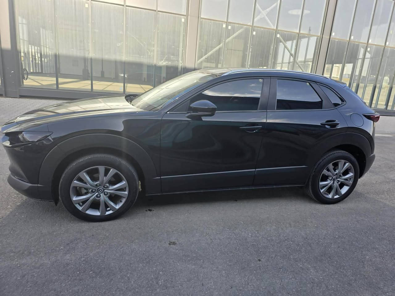 مازدا CX-30 موديل ٢٠٢٣ 
ده بل اكسل و ويل كه ور ه و تواي سه قف و راداري بيش و دوا و ته نيشت و شاشه گه وره و به صمه و ليد بيش و دوا و بيش و دوا كه پس و ته نها يه ك جه مه له خي بوياخه و ارباك ته نها يه ك شاني ته قيوه و بيلادي دانراوه ته وه و ناو گرتني به شه رت و ٢٢ هه زار كم روشتوه و هه موو شتيكي ده دري به شه رت و لايت بيلادي و كوشن جلد هه موو شتيكي ده دري به شه رت 
سعر ١٦٢$ معامه له 
*********** السليمانية, العراق
