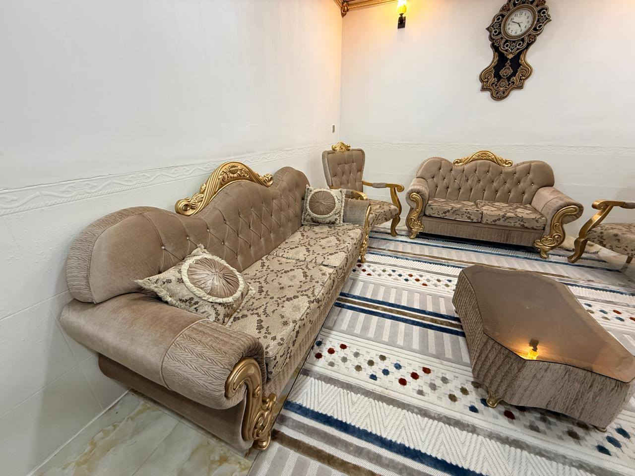 السلام عليكم

تخم تركي ملكي 10 مقعد مع طبله وسطية 

نظافة 90 ‎%‎

الموقع تكريت حي القادسيه 

للأستفسار   ***********

— في ‏‏تكريت‏‏.
