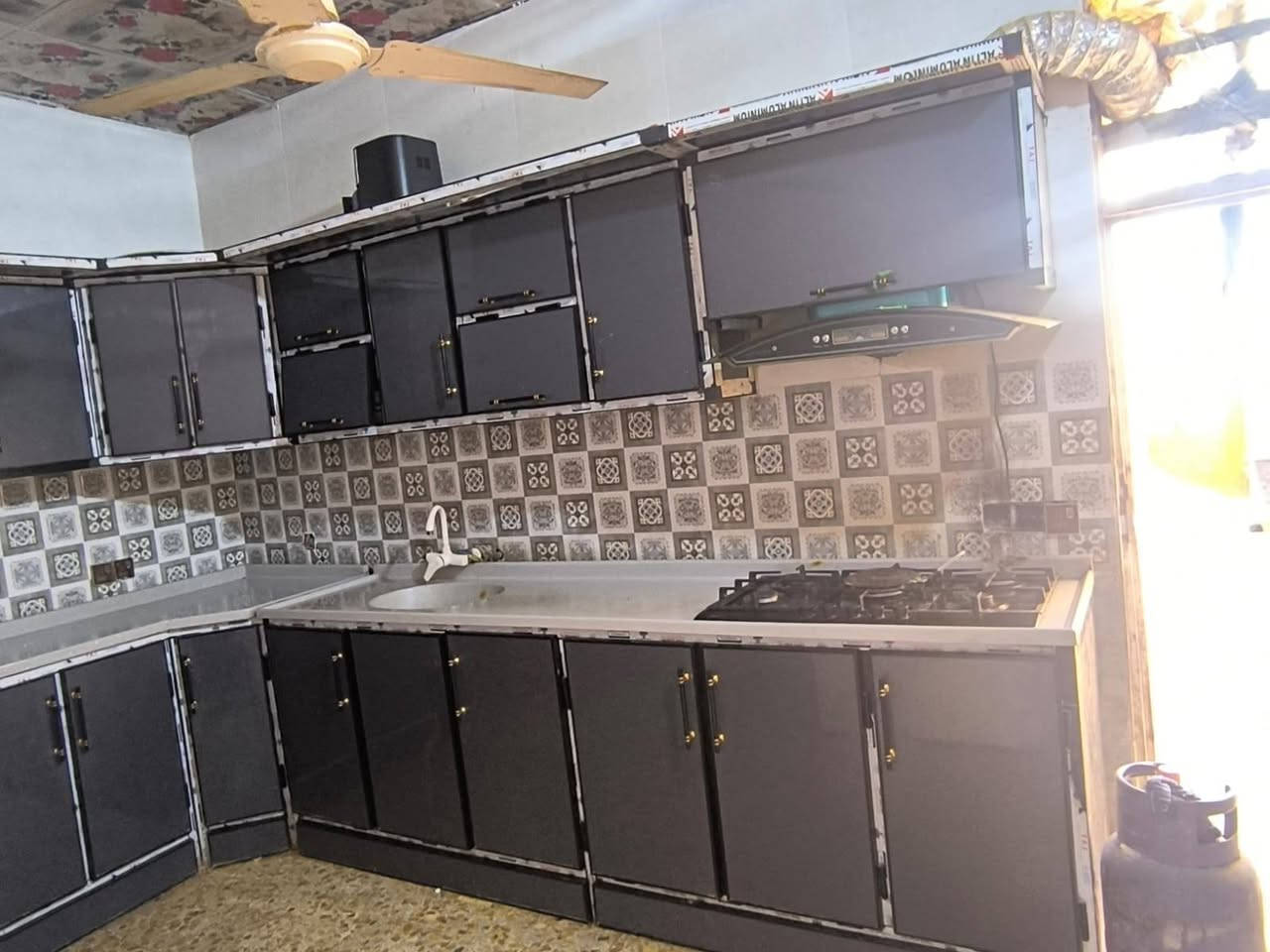 سلام عليكم كاونتر مطبخ للبيع تفصال جديد موديل ٢٠٢٥صار شهرين من اخذته وريد ابيعه سعره مليونين و١٥٠وبيه مجال يشهد لله فصلته ب بمليونين ونص مكانه امن داخلي رقم 
***********
