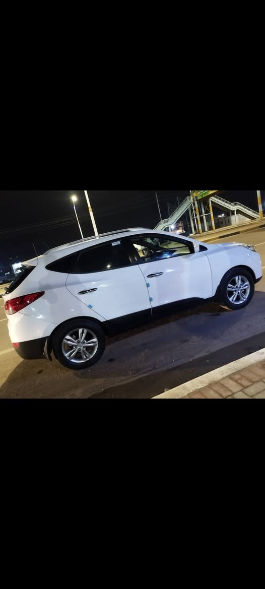 توسان 13خليجي مكفولة كفاله رقم ذي قار محرك 2000 شرط حساسات امامي وخلفي شاشه كبيره  حداديه تخم تاير جديد ويل كروم اشاير بلمري سياره نظيفه مال جناي شرط كامله اي نقص مابيه شرط ***********
