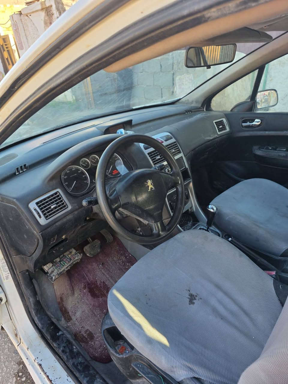 بيجو فرنسي 2004مراوس بسمند خصوصي ***********
