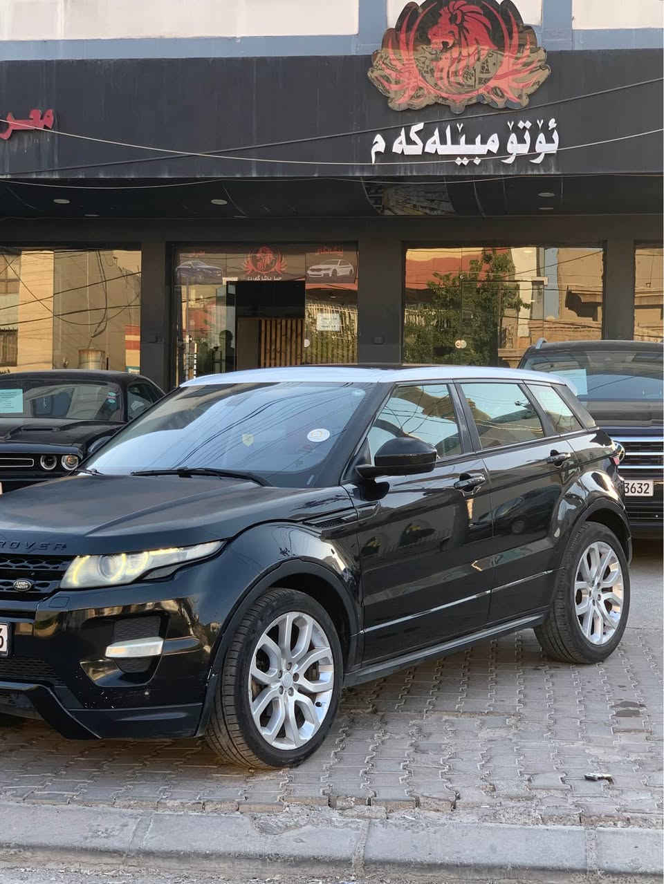Range Rover.  
فقط بيع ، تەنها فرۆشتن 
Evoque 2015 
سفری شریکەی سردار 
فوول مواسفات بانۆراما 
بێ سبوغ ، بێ لێدران 
بێ ناوگرتن ، بێ ئێڕباگ 
١ دەرگا بیلاد گۆڕاوە 
ڕەقەم سەنەوی نوێیە 
ڕۆیشتن / ١٧٠ هەزار کم 
مەکینە V4 کەپس 

*********** 

نرخ / ١٣٠ $ أربيل, العراق
