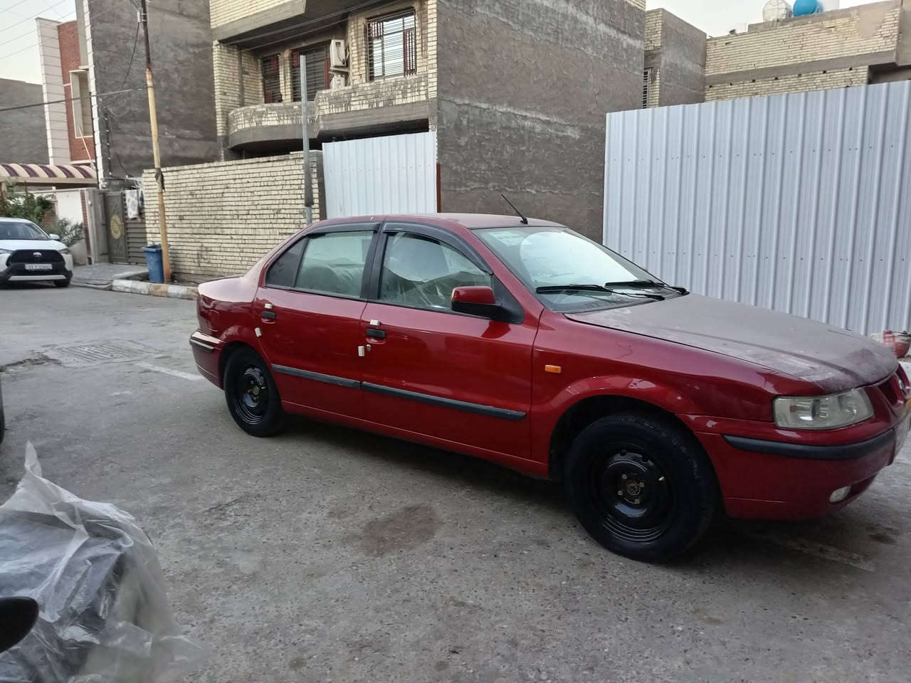 السلام عليكم شباب رمضان كريم علينا وعليكم للبيع سمند خصوصي موديل ٢٠١٢ لون مميز ماروني موديل ٢٠١٢ رقم بغداد دولي باسمي هزه جديدة وسنويه جديدة سياره نضيفه جدا بدون حادث وبدون تبديل فقط البنيد مفتوح على الجامه ومبدل والباقي مابي حادث وبيه مكانات كلير بحافت الجاملغات مكينه وكير جديد صدر أمامي خلفي جديد تخم تاير جديد تبريد شغال بدون نقوصات السعر المطلوب ٥٧ ورقه وبي مجال للاتصال *********** ابو احمد وشكرا لكم مكاني بغداد
